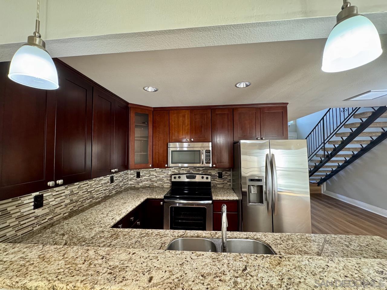 Detail Gallery Image 3 of 24 For 4224  Loma Riviera Ln, San Diego,  CA 92110 - 3 Beds | 2 Baths