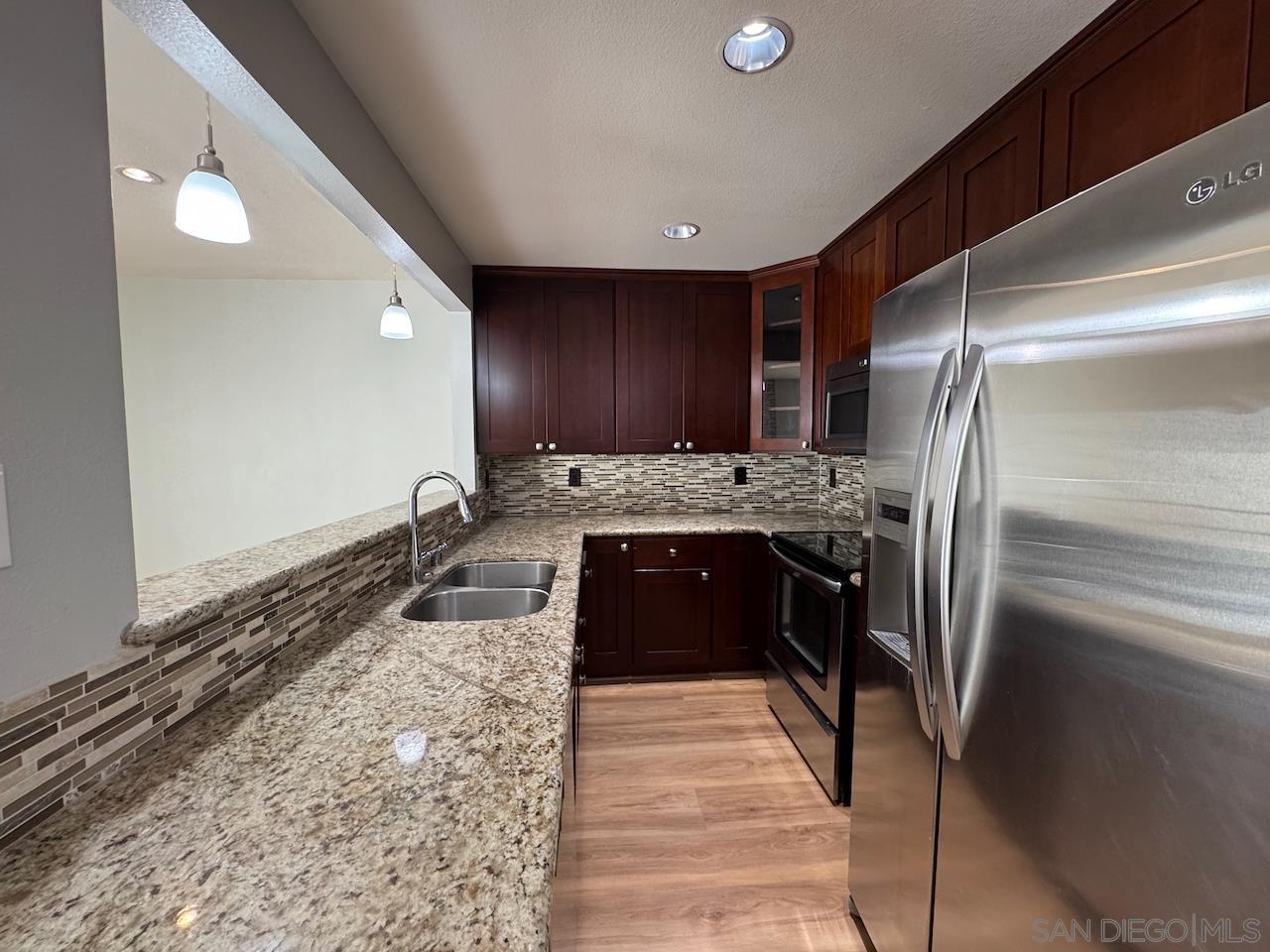 Detail Gallery Image 5 of 24 For 4224  Loma Riviera Ln, San Diego,  CA 92110 - 3 Beds | 2 Baths