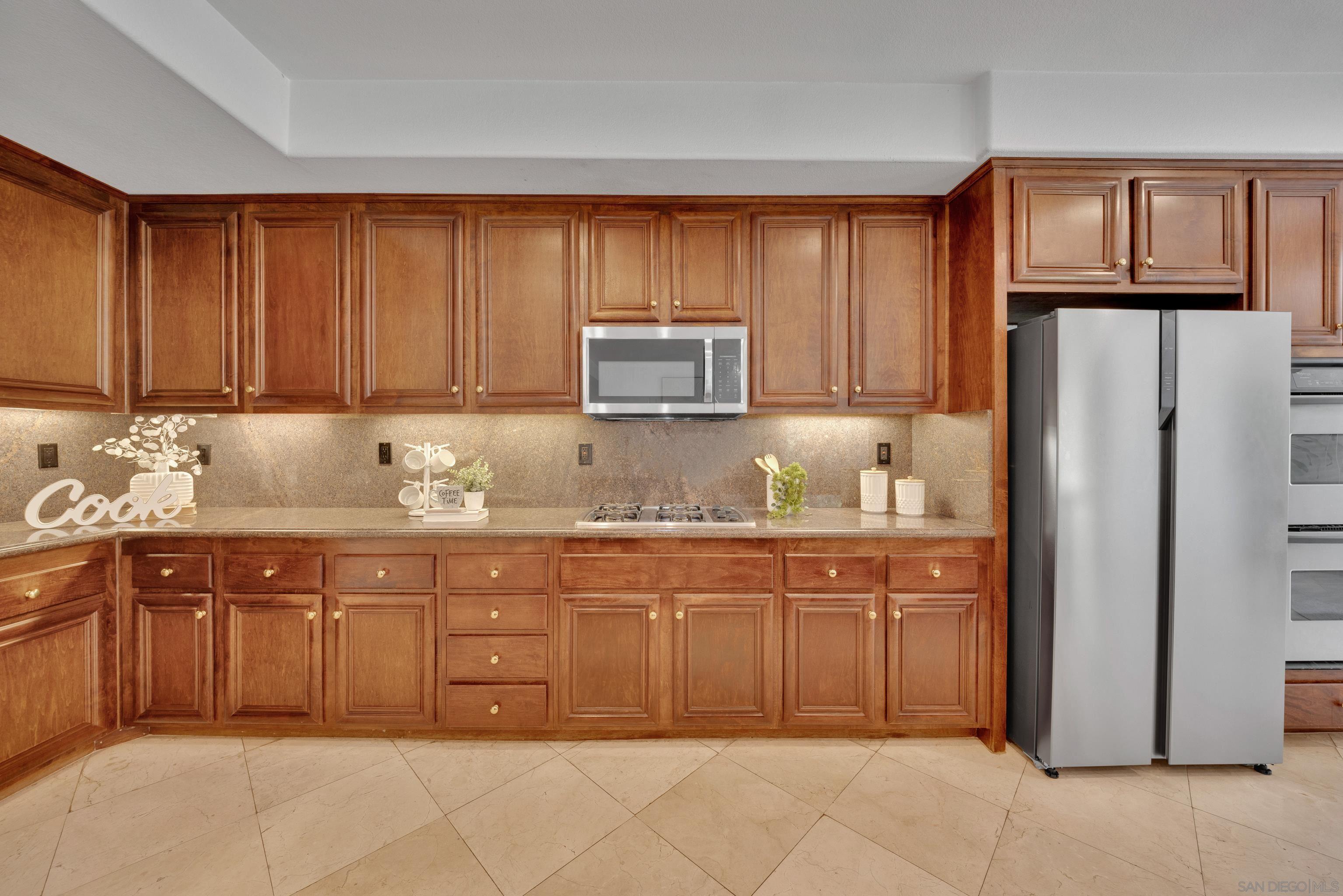 Detail Gallery Image 16 of 75 For 1288  Sunrise Way, Escondido,  CA 92029 - 5 Beds | 4 Baths