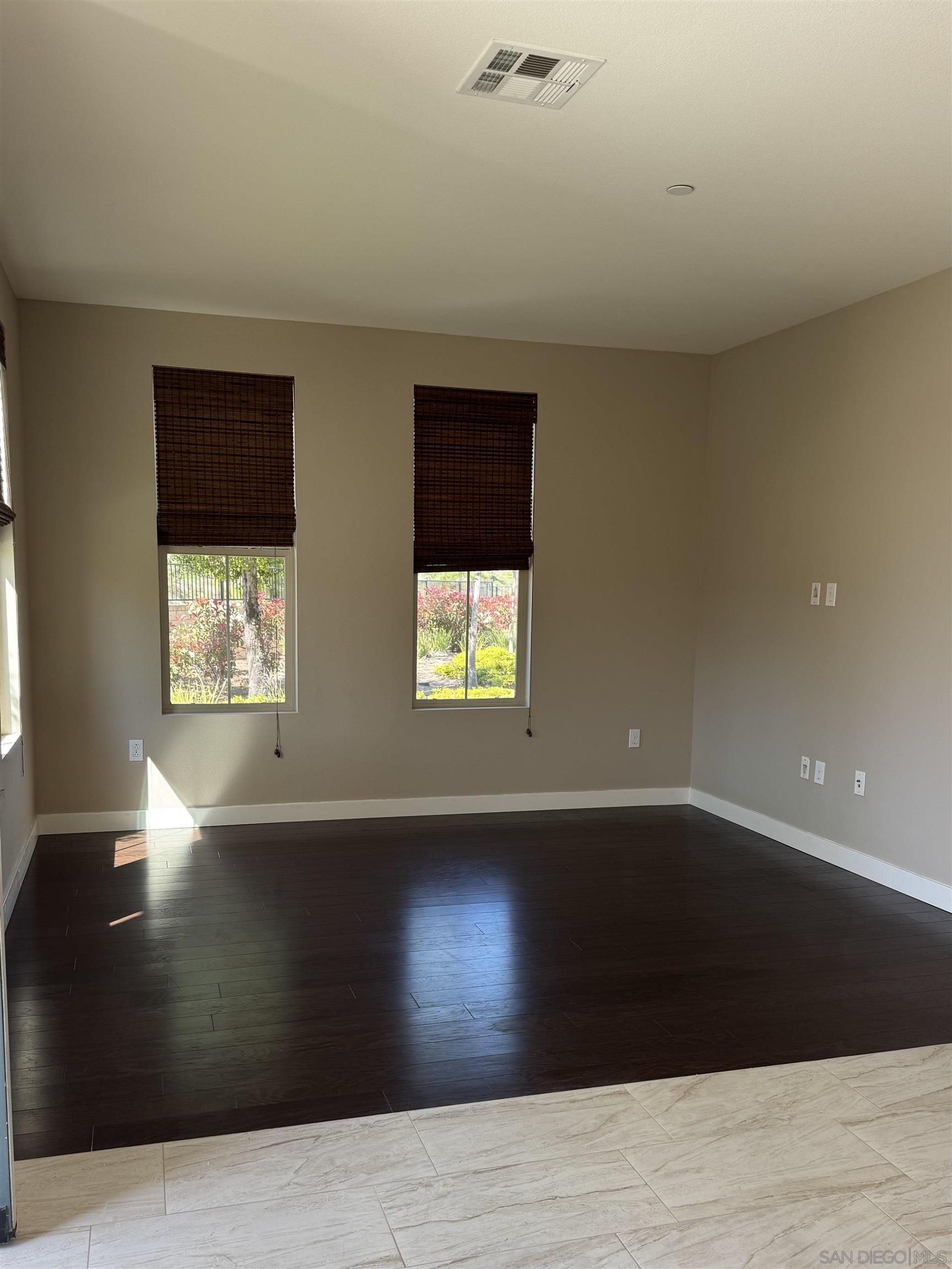 Detail Gallery Image 4 of 8 For 11130  Taloncrest Way  13, San Diego,  CA 92126 - 3 Beds | 2 Baths