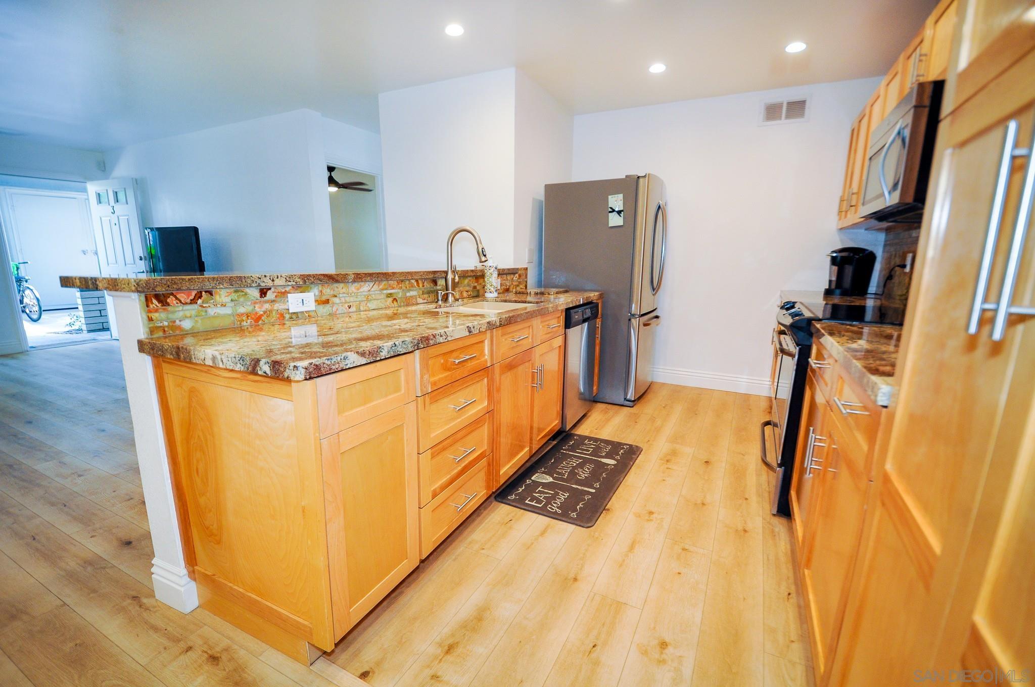 Detail Gallery Image 6 of 23 For 1111  Seacoast Drive  #3,  Imperial Beach,  CA 91932 - 2 Beds | 2 Baths