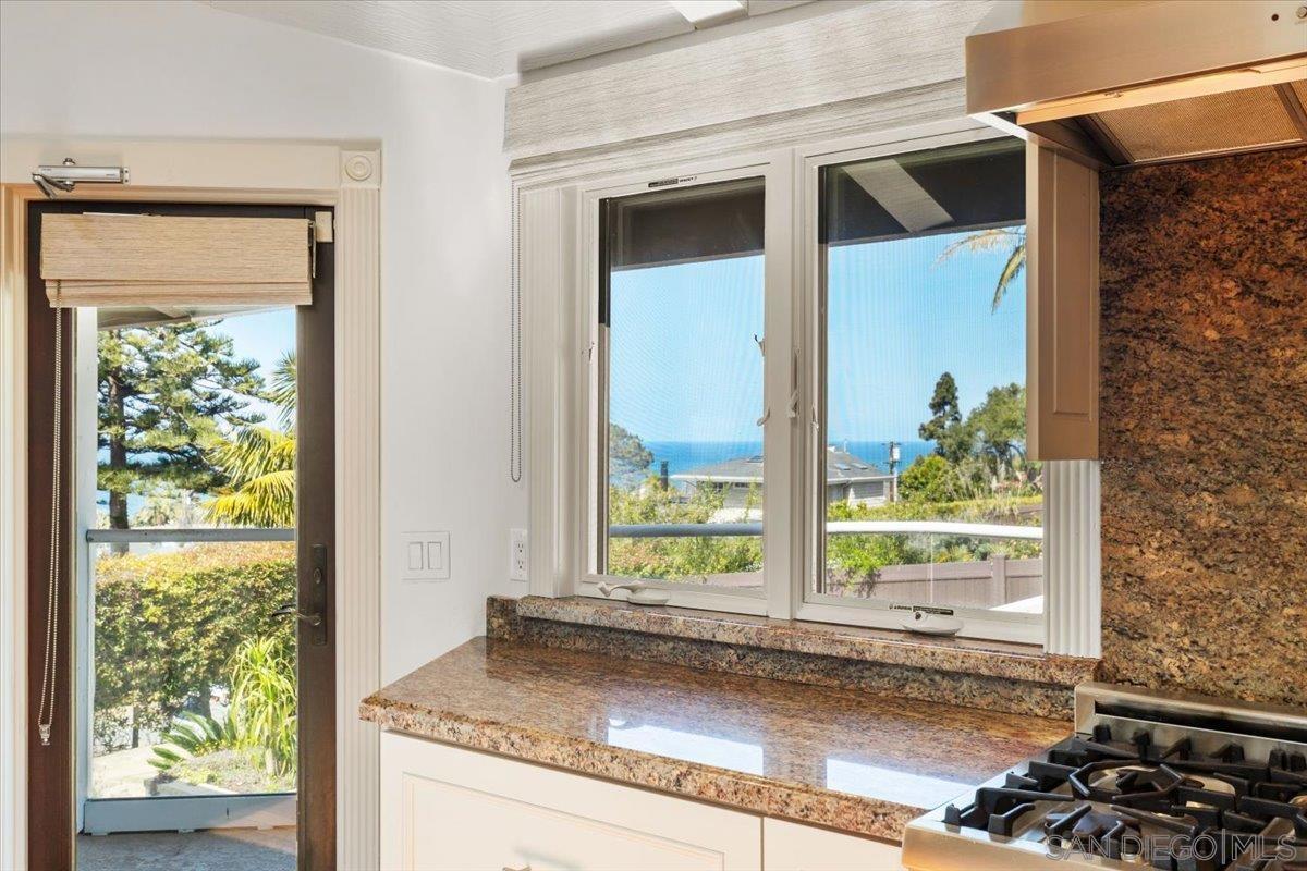 Detail Gallery Image 23 of 75 For 1141  Luneta Drive, Del Mar,  CA 92014 - 5 Beds | 5 Baths