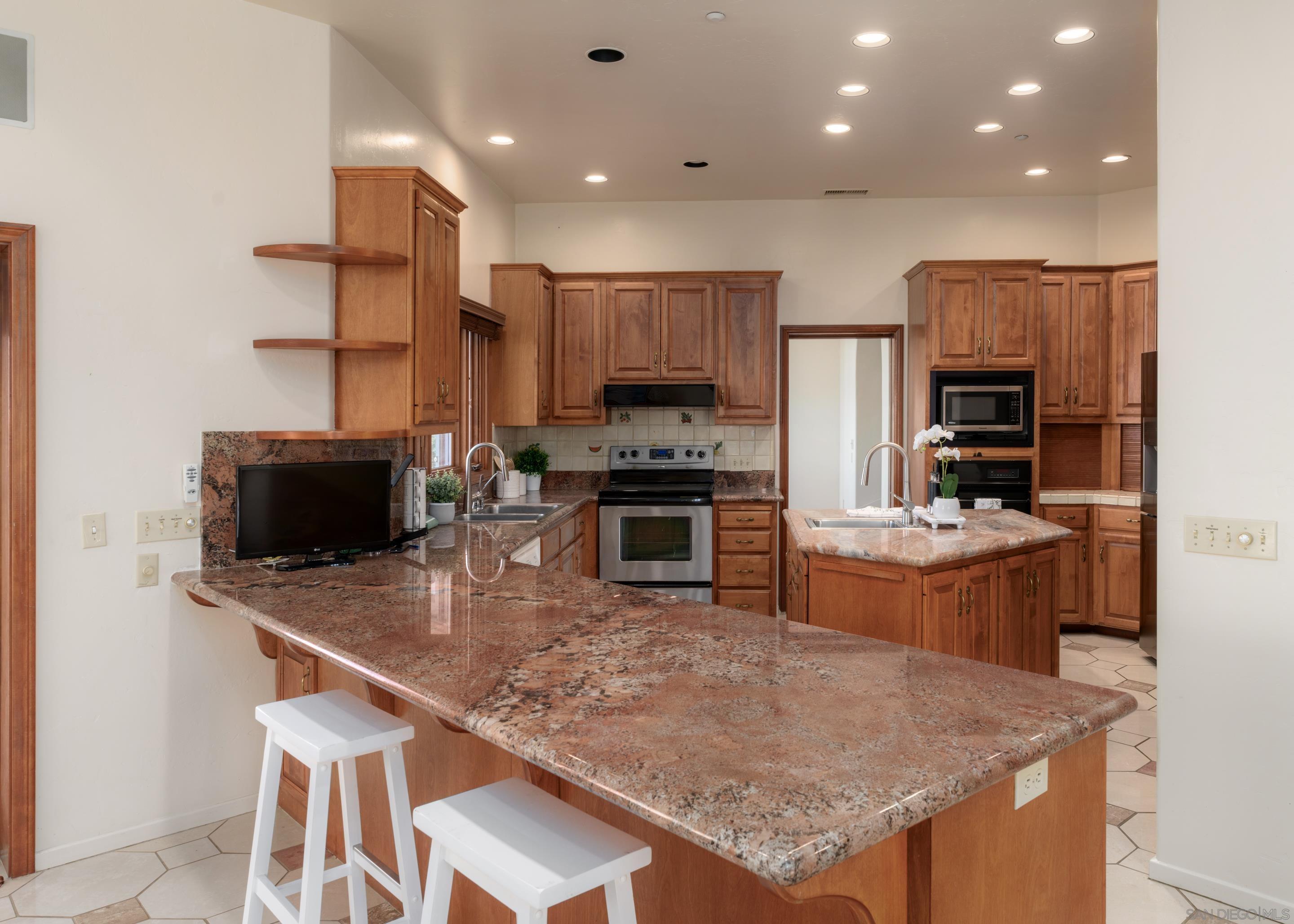 Detail Gallery Image 13 of 72 For 4029  Alta Loma Dr, Jamul,  CA 91935 - 6 Beds | 6/1 Baths