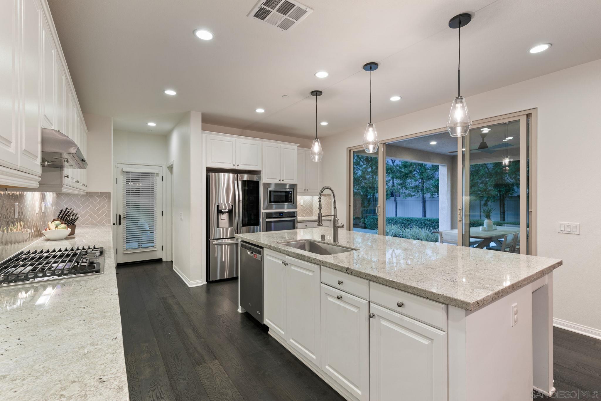 Detail Gallery Image 15 of 70 For 3035  Starry Night Drive, Escondido,  CA 92029 - 5 Beds | 4/1 Baths