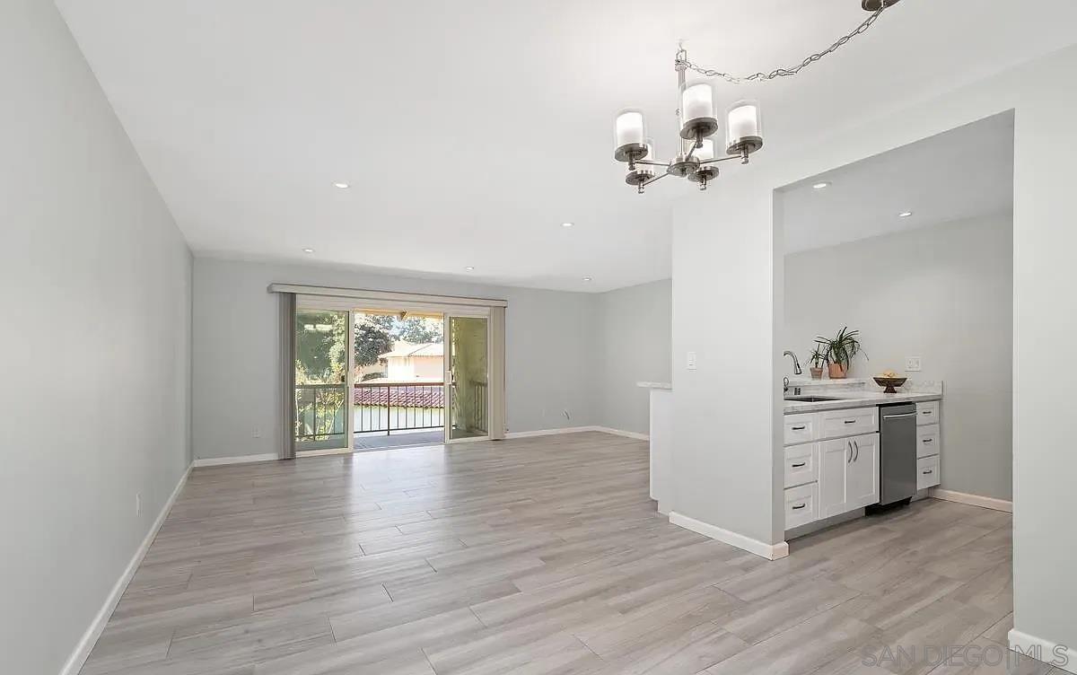 Detail Gallery Image 2 of 31 For 10669  San Diego Mission Rd  #203,  San Diego,  CA 92108 - 1 Beds | 1 Baths