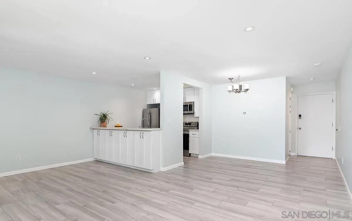 Detail Gallery Image 3 of 31 For 10669  San Diego Mission Rd  #203,  San Diego,  CA 92108 - 1 Beds | 1 Baths