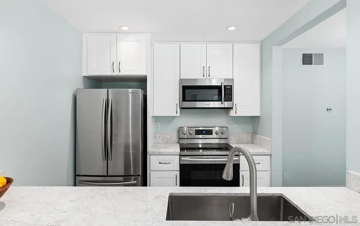 Detail Gallery Image 5 of 31 For 10669  San Diego Mission Rd  #203,  San Diego,  CA 92108 - 1 Beds | 1 Baths