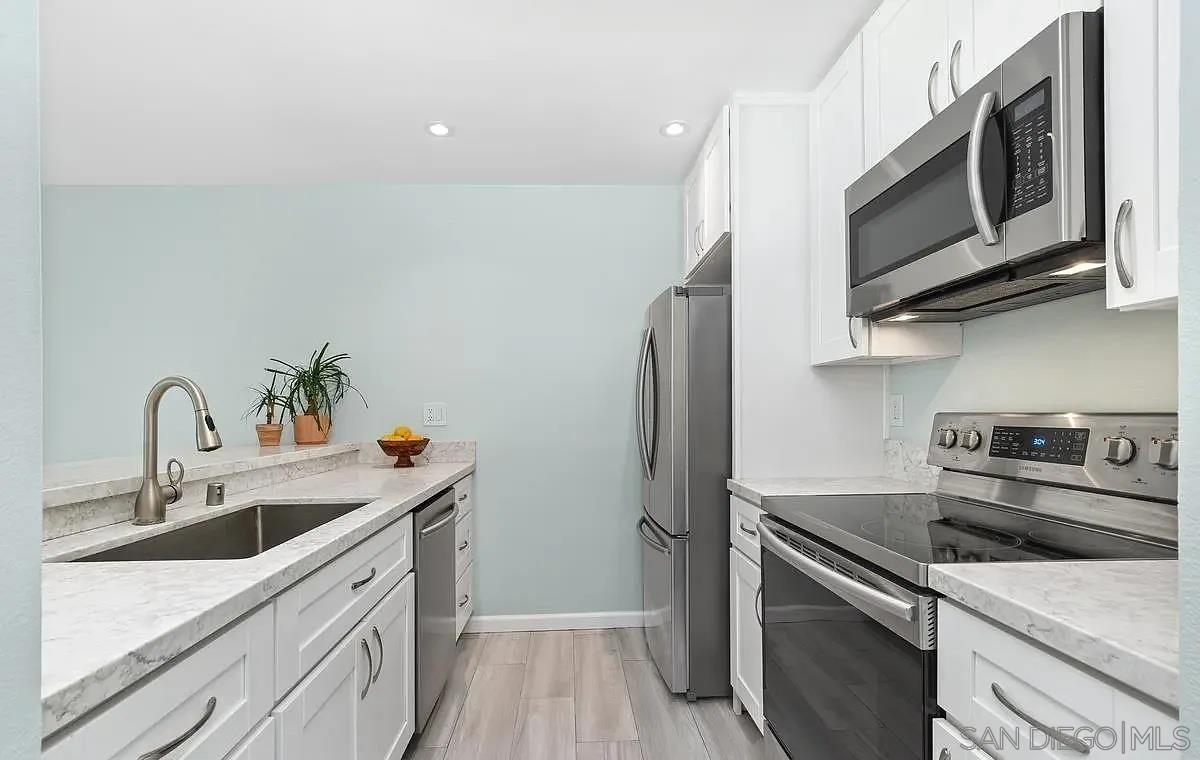 Detail Gallery Image 7 of 31 For 10669  San Diego Mission Rd  #203,  San Diego,  CA 92108 - 1 Beds | 1 Baths