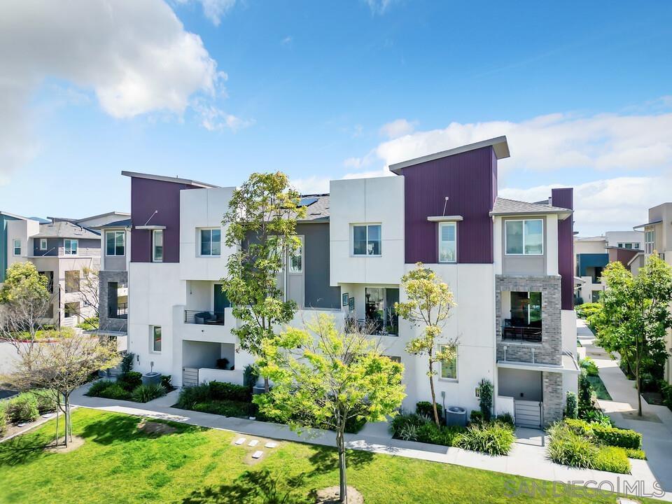 Detail Gallery Image 2 of 47 For 1842  Observation Way  #3,  Chula Vista,  CA 91915 - 3 Beds | 2/1 Baths