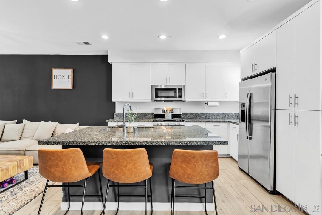 Detail Gallery Image 11 of 47 For 1842  Observation Way  #3,  Chula Vista,  CA 91915 - 3 Beds | 2/1 Baths