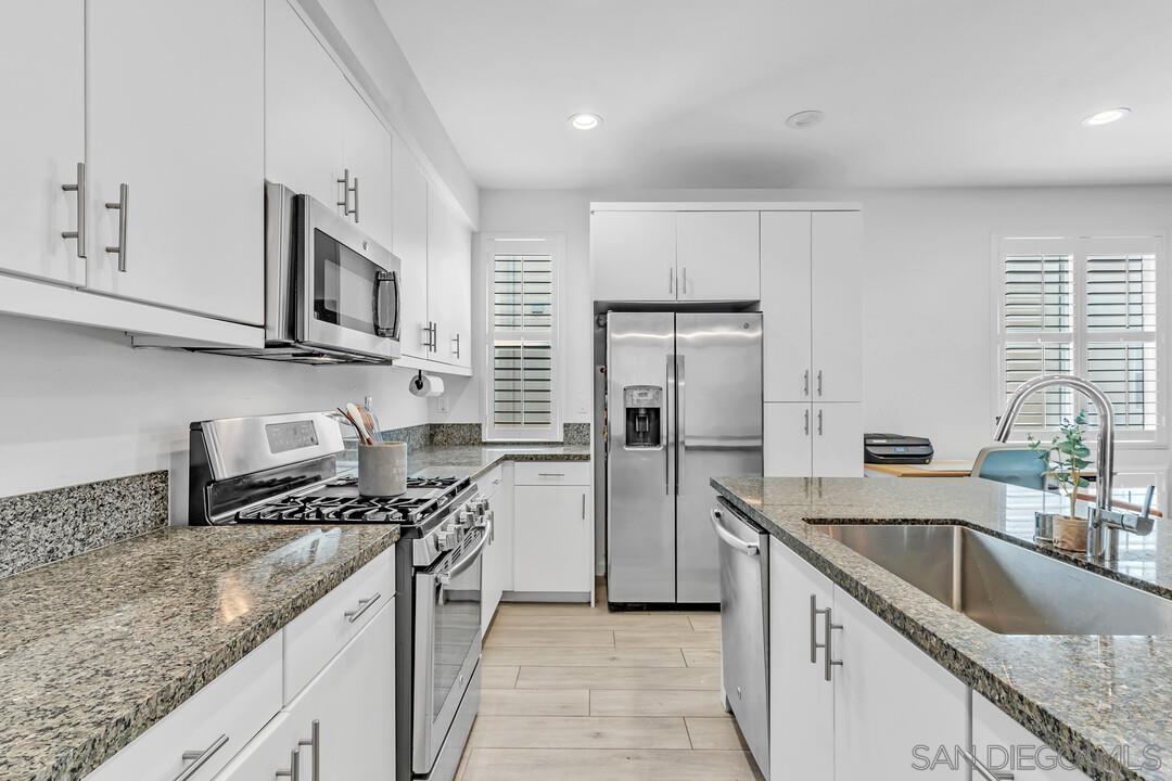 Detail Gallery Image 12 of 47 For 1842  Observation Way  #3,  Chula Vista,  CA 91915 - 3 Beds | 2/1 Baths