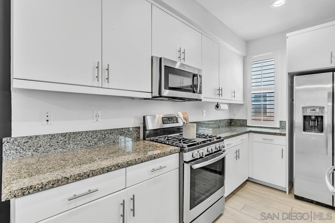 Detail Gallery Image 13 of 47 For 1842  Observation Way  #3,  Chula Vista,  CA 91915 - 3 Beds | 2/1 Baths