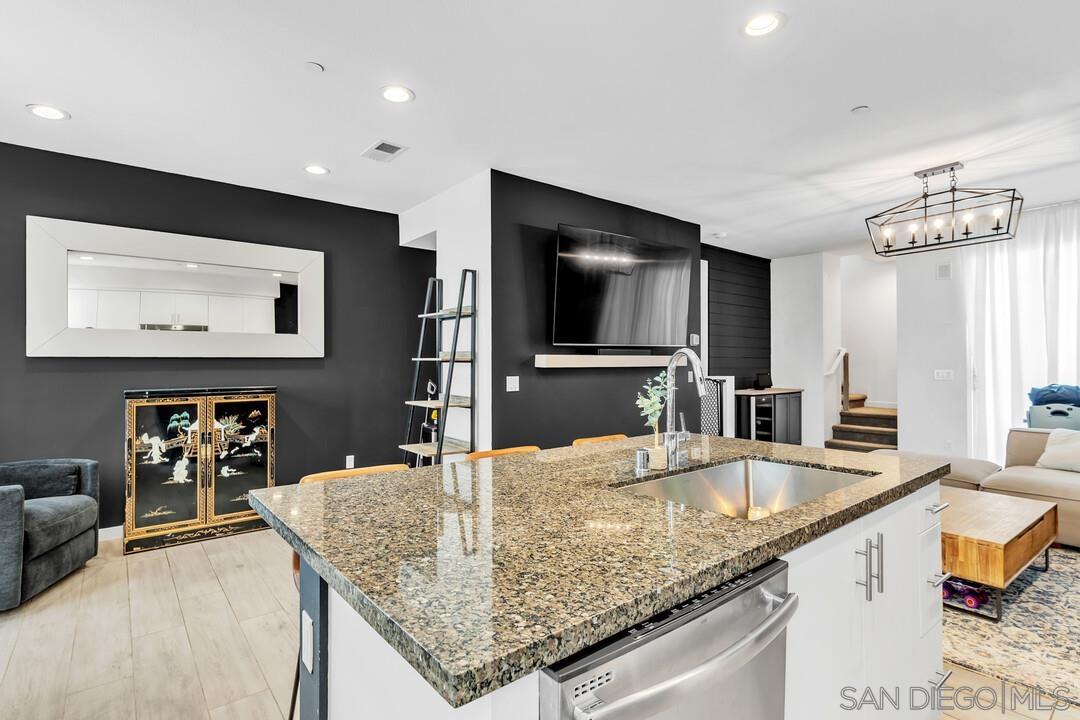 Detail Gallery Image 14 of 47 For 1842  Observation Way  #3,  Chula Vista,  CA 91915 - 3 Beds | 2/1 Baths