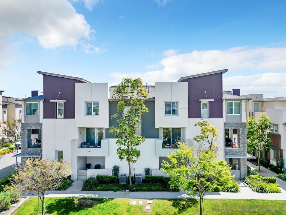 Detail Gallery Image 3 of 47 For 1842  Observation Way  #3,  Chula Vista,  CA 91915 - 3 Beds | 2/1 Baths