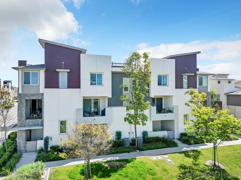 Detail Gallery Image 4 of 47 For 1842  Observation Way  #3,  Chula Vista,  CA 91915 - 3 Beds | 2/1 Baths