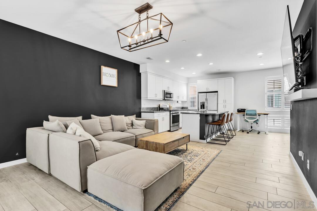 Detail Gallery Image 7 of 47 For 1842  Observation Way  #3,  Chula Vista,  CA 91915 - 3 Beds | 2/1 Baths