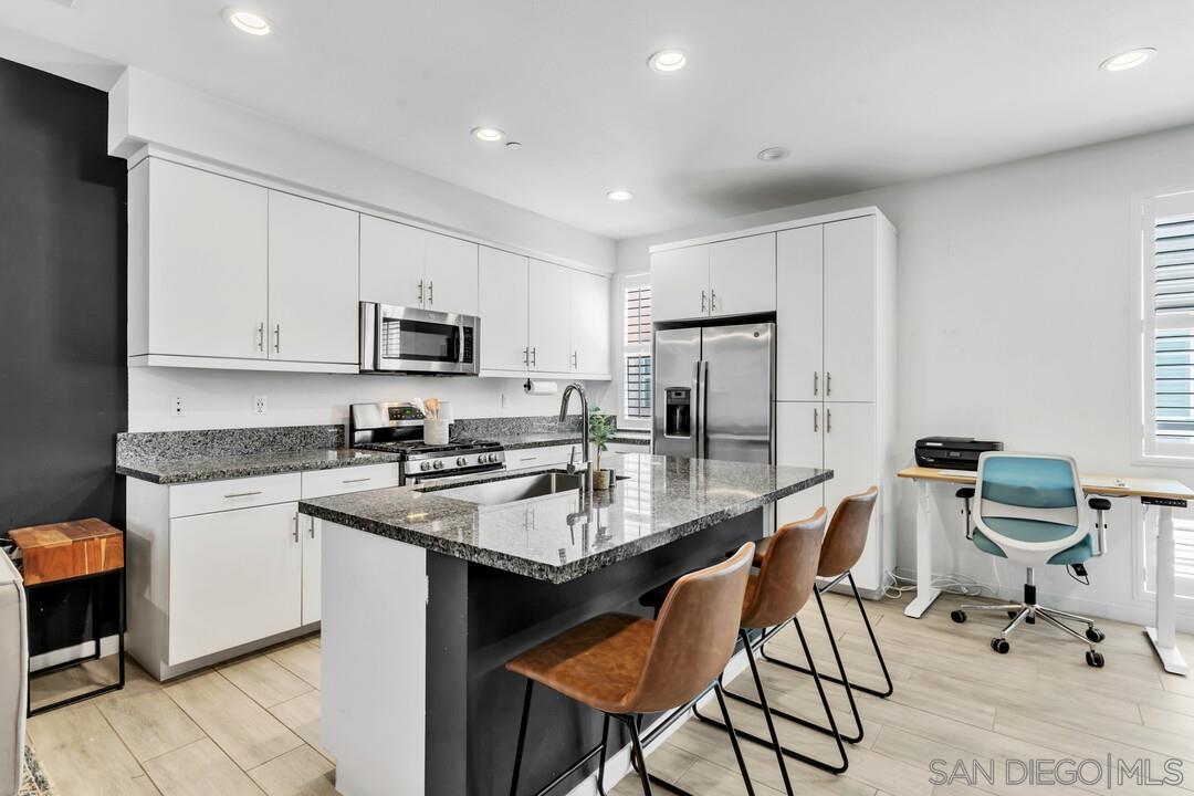 Detail Gallery Image 10 of 47 For 1842  Observation Way  #3,  Chula Vista,  CA 91915 - 3 Beds | 2/1 Baths