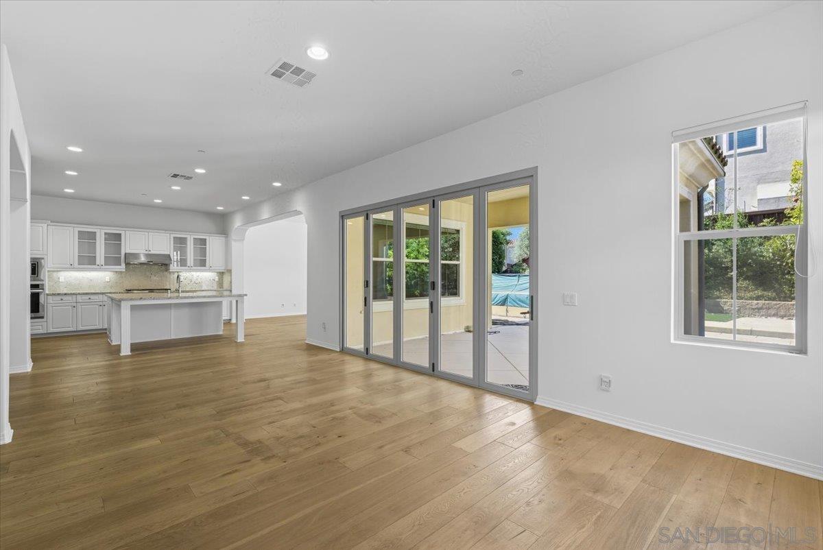 Detail Gallery Image 13 of 49 For 4249  Peralta St, Carlsbad,  CA 92010 - 4 Beds | 4/1 Baths