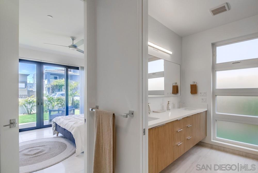 Detail Gallery Image 13 of 39 For 121  Date Ave, Imperial Beach,  CA 91932 - 3 Beds | 3 Baths