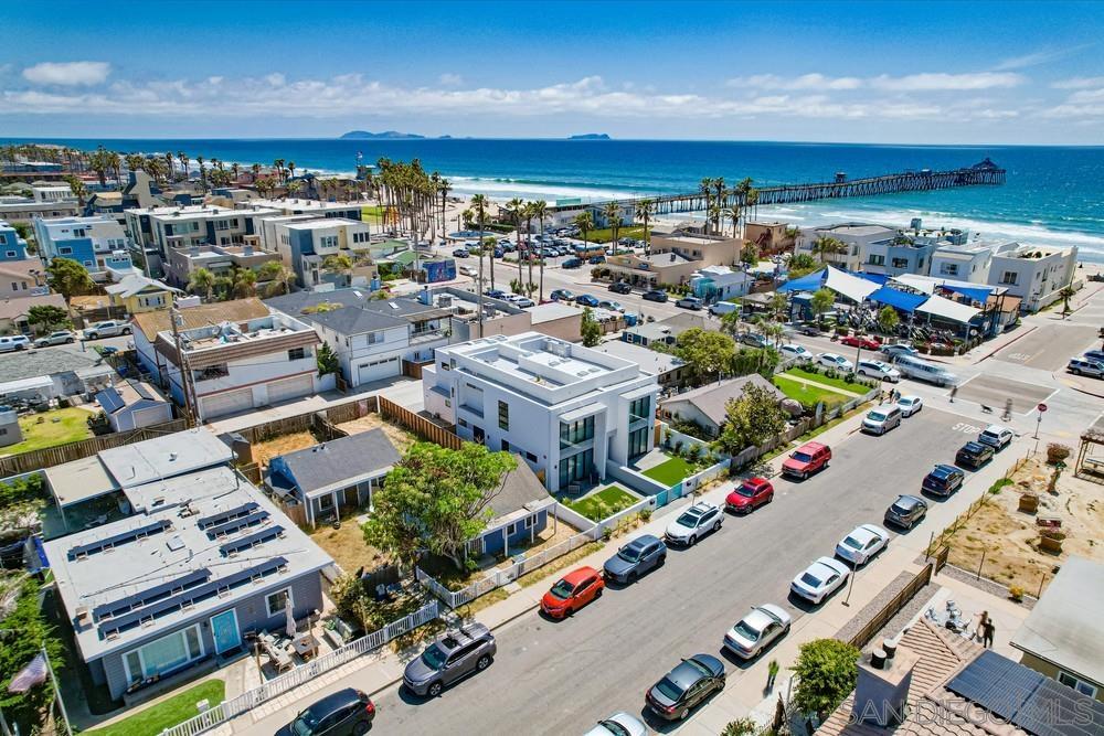 Detail Gallery Image 4 of 39 For 121  Date Ave, Imperial Beach,  CA 91932 - 3 Beds | 3 Baths