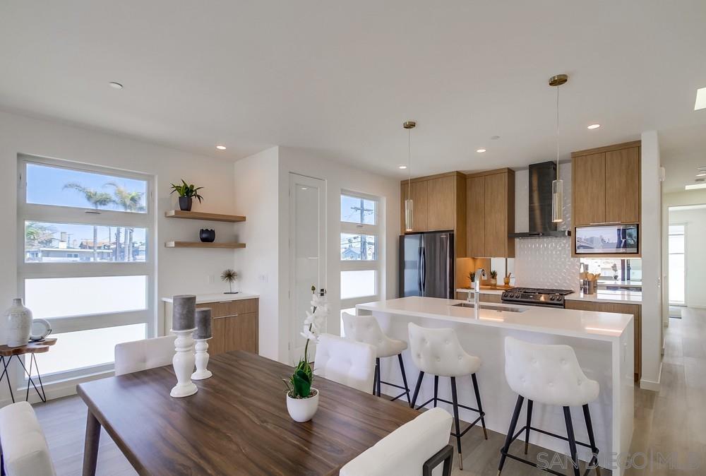 Detail Gallery Image 6 of 39 For 121  Date Ave, Imperial Beach,  CA 91932 - 3 Beds | 3 Baths