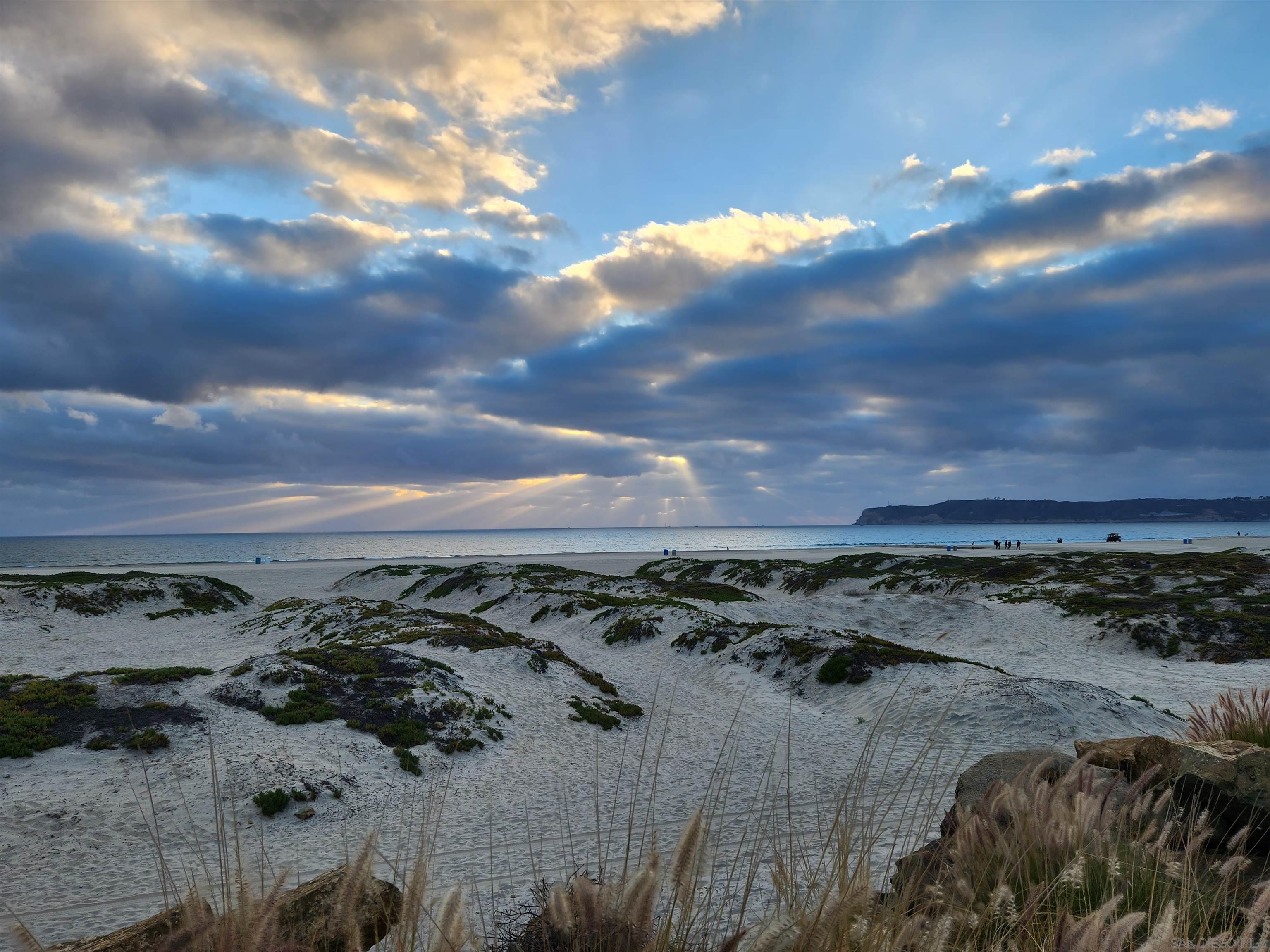 Detail Gallery Image 3 of 14 For 1730  Avenida Del Mundo  #402,  Coronado,  CA 92118 - 2 Beds | 2 Baths
