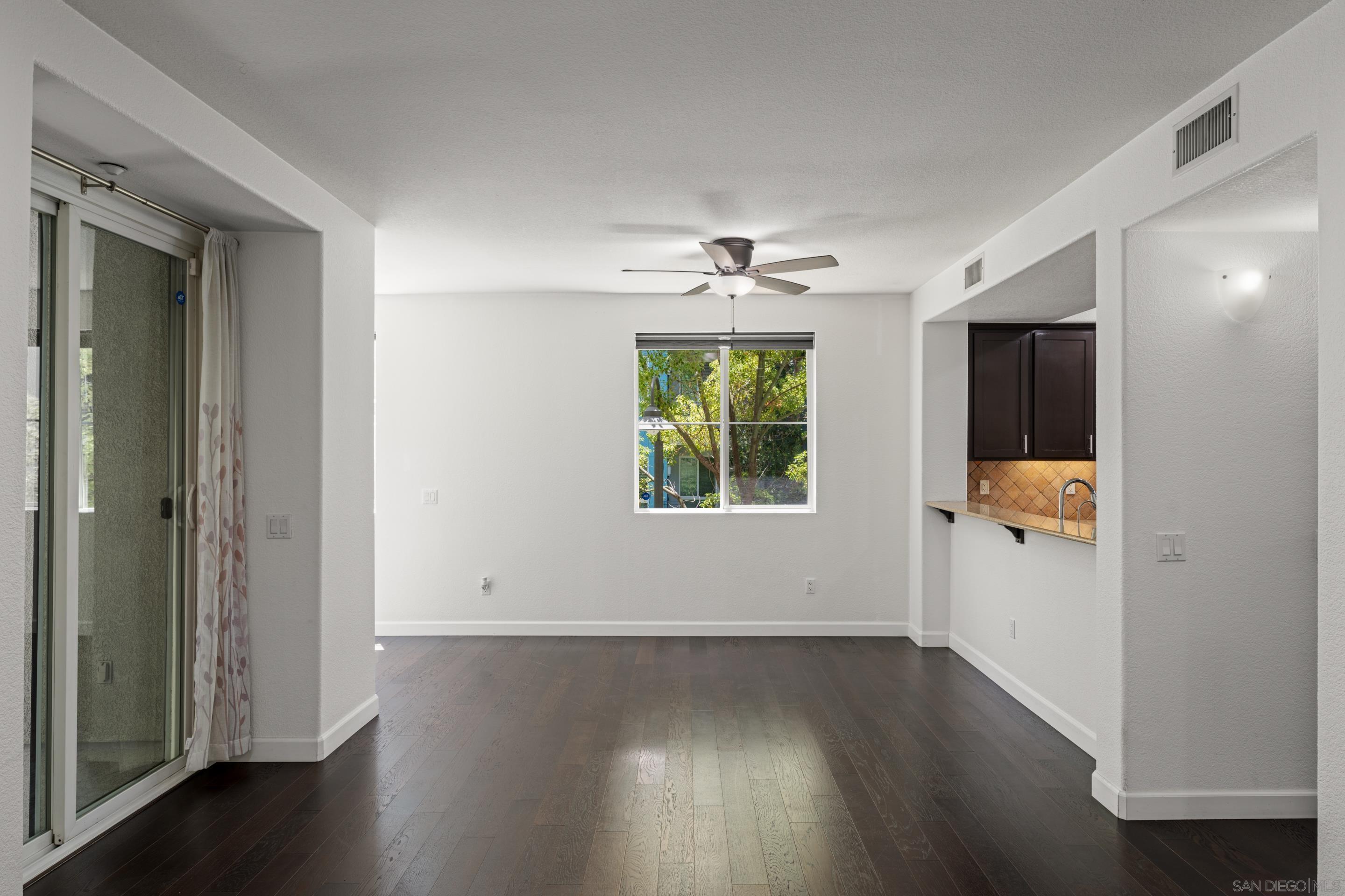 Detail Gallery Image 6 of 44 For 4952  Haight Terrace, San Diego,  CA 92123 - 2 Beds | 2 Baths