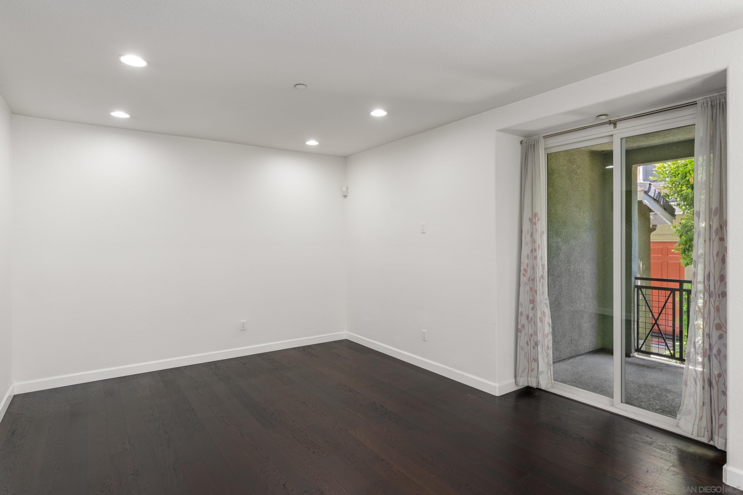 Detail Gallery Image 8 of 44 For 4952  Haight Terrace, San Diego,  CA 92123 - 2 Beds | 2 Baths