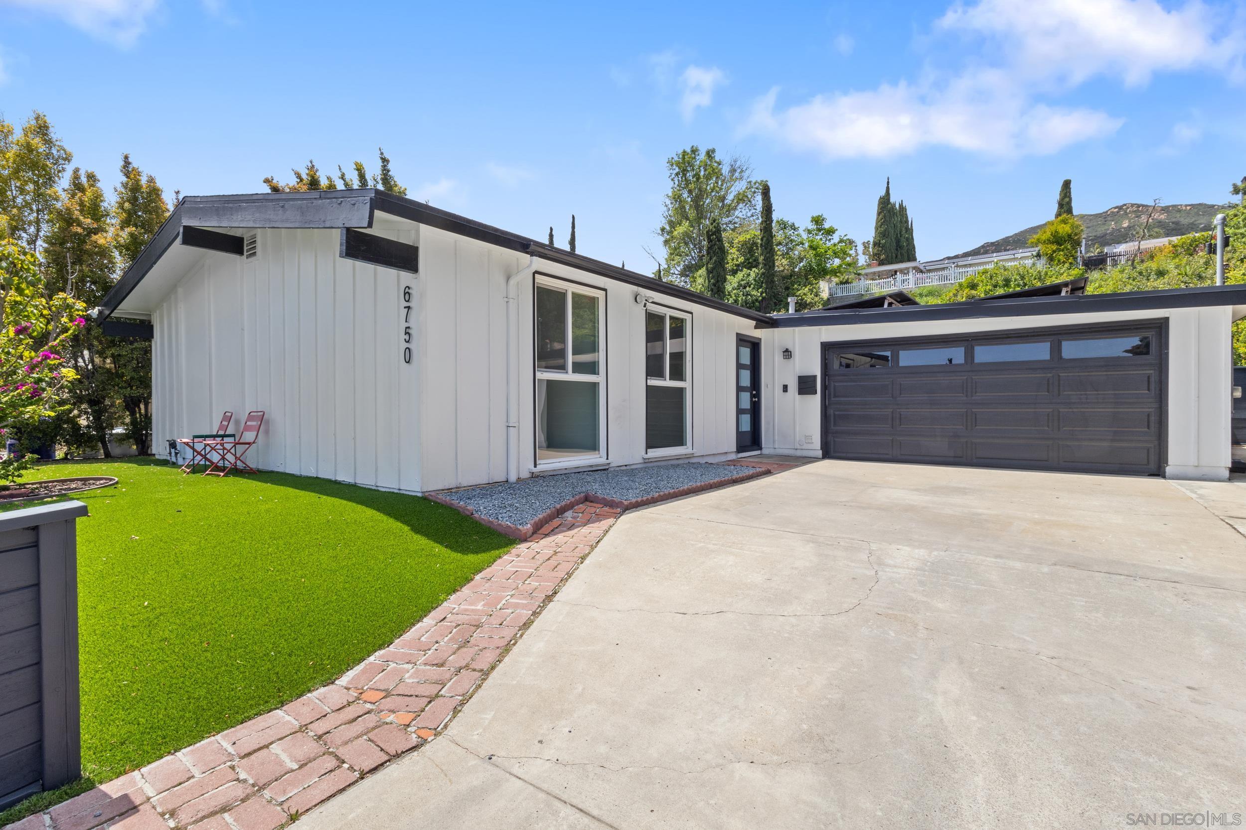 Front Image Thumbnail for SD250040574