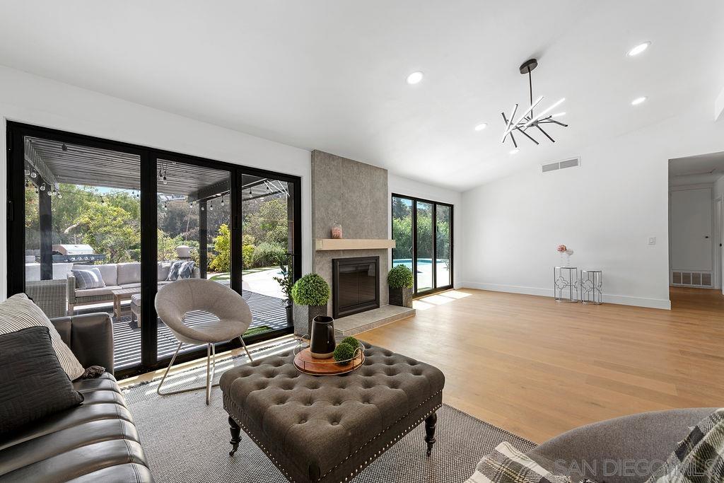 Front Image Thumbnail for SD250040577