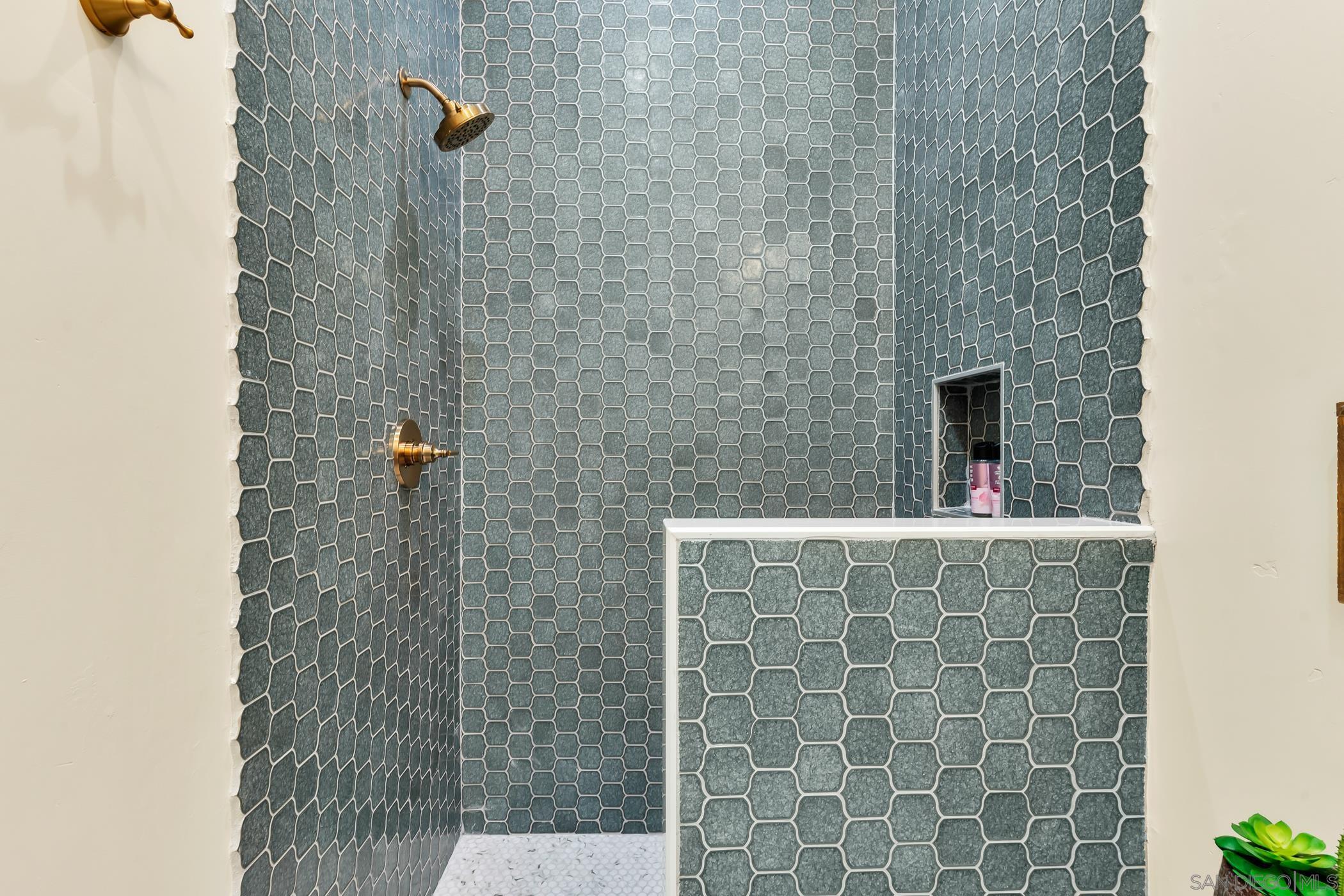 Detail Gallery Image 12 of 56 For 3345  Elliott St, San Diego,  CA 92106 - 4 Beds | 4 Baths