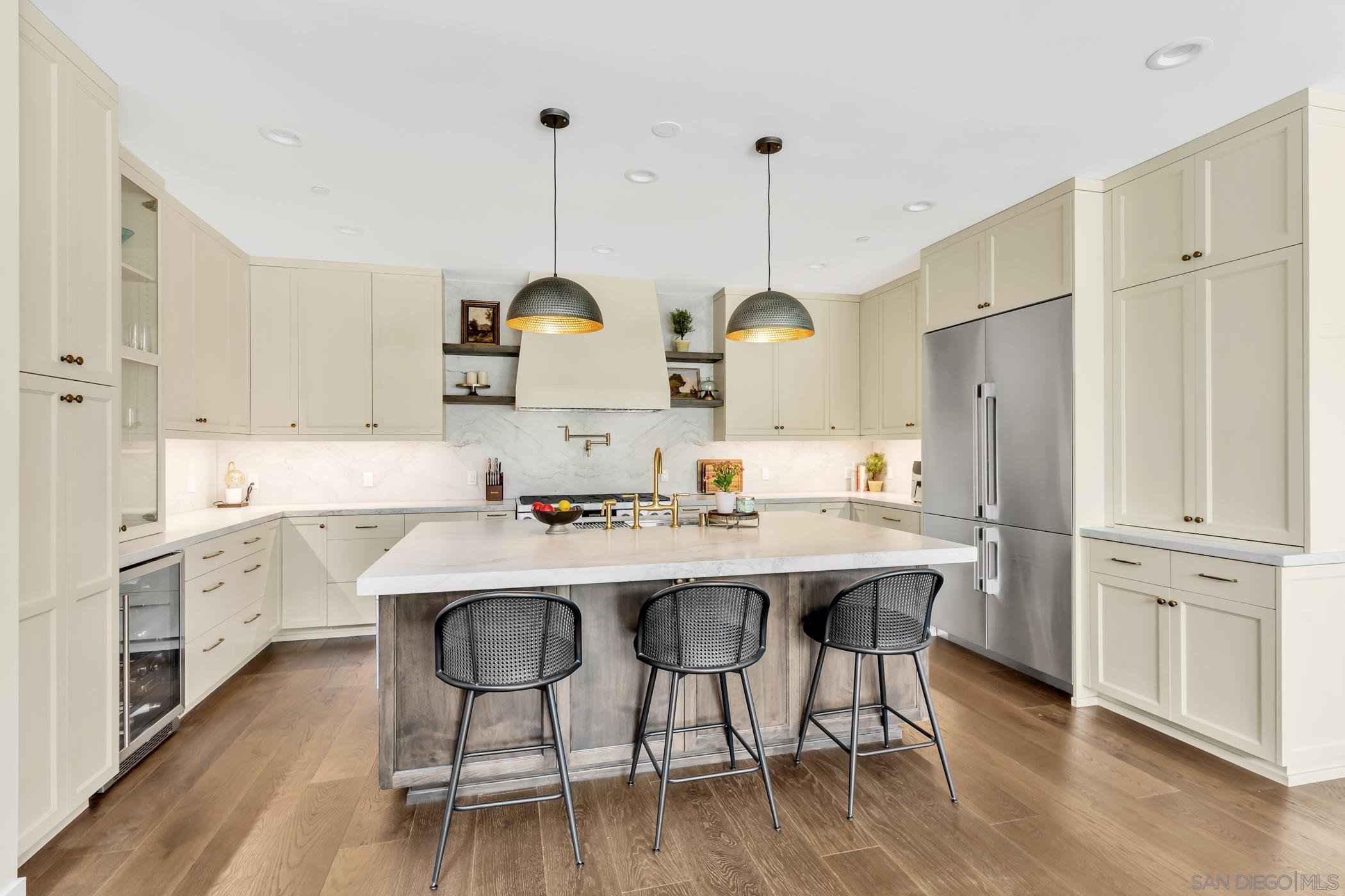 Detail Gallery Image 13 of 56 For 3345  Elliott St, San Diego,  CA 92106 - 4 Beds | 4 Baths