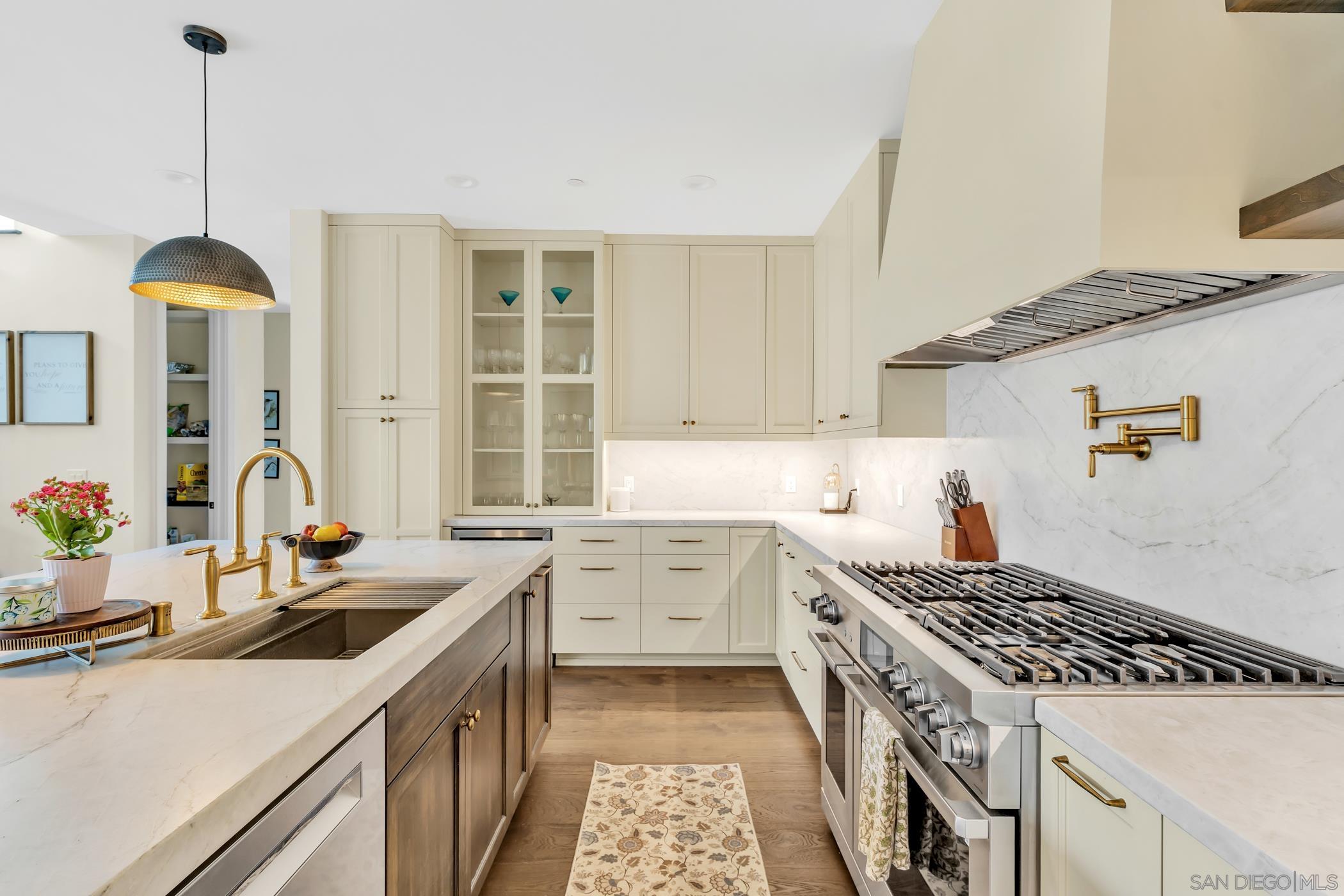 Detail Gallery Image 17 of 56 For 3345  Elliott St, San Diego,  CA 92106 - 4 Beds | 4 Baths