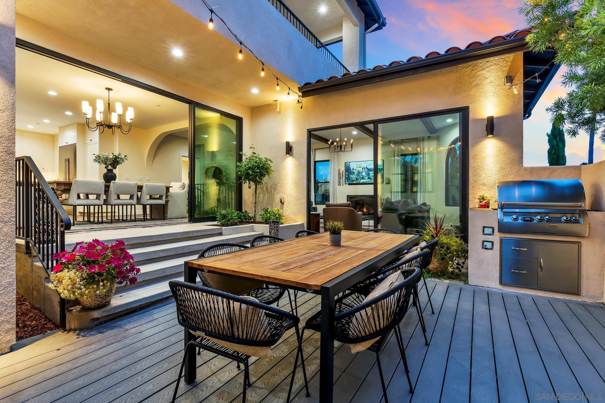 Detail Gallery Image 2 of 56 For 3345  Elliott St, San Diego,  CA 92106 - 4 Beds | 4 Baths