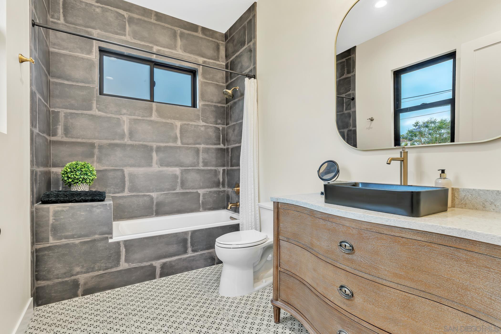 Detail Gallery Image 35 of 56 For 3345  Elliott St, San Diego,  CA 92106 - 4 Beds | 4 Baths