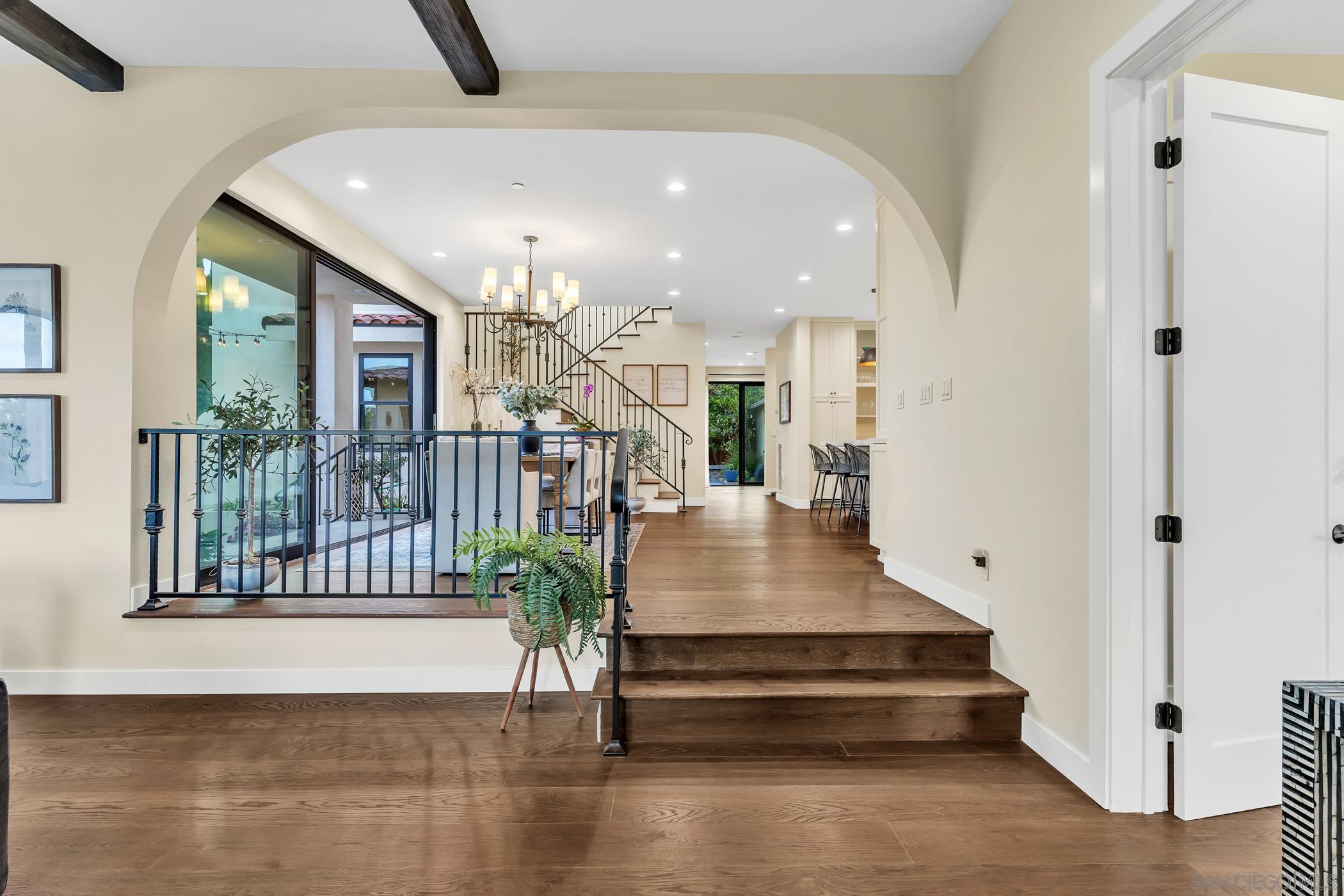 Detail Gallery Image 7 of 56 For 3345  Elliott St, San Diego,  CA 92106 - 4 Beds | 4 Baths