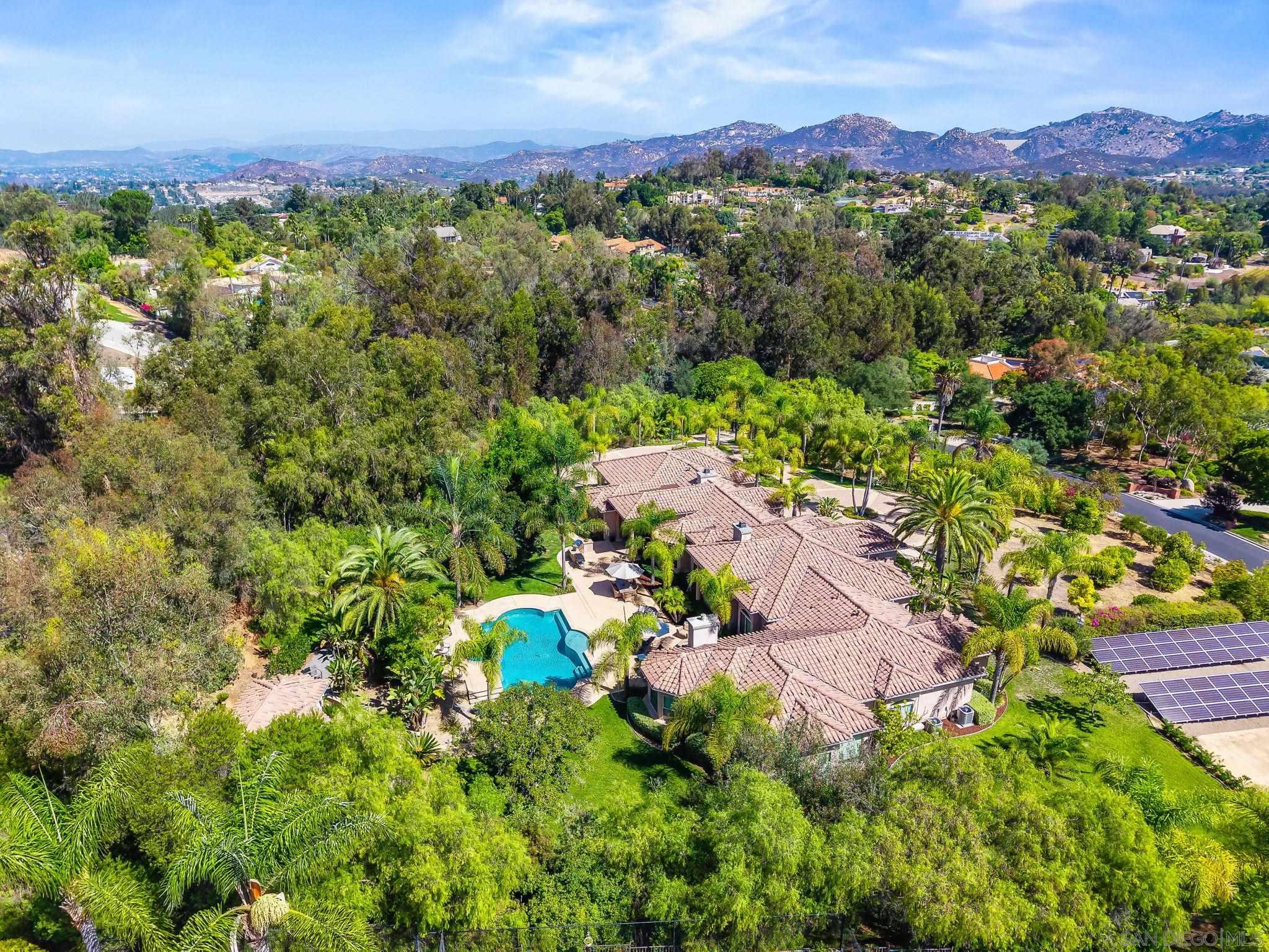 Detail Gallery Image 31 of 36 For 13570  Summit Cir., Poway,  CA 92064 - 7 Beds | 5/1 Baths