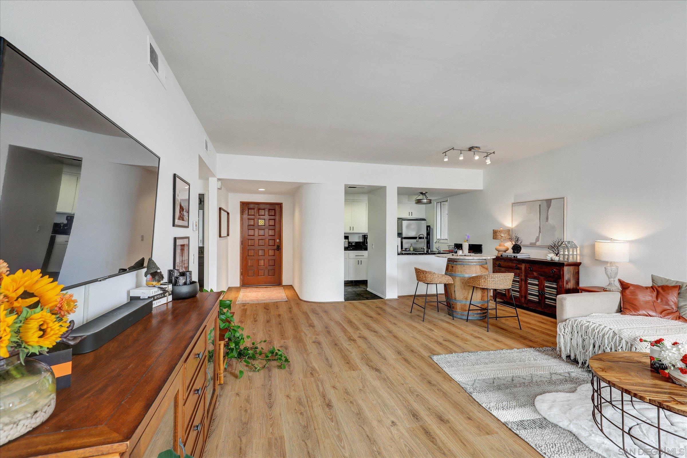 Detail Gallery Image 10 of 31 For 4018  Nobel Dr  #204,  San Diego,  CA 92122 - 2 Beds | 2 Baths