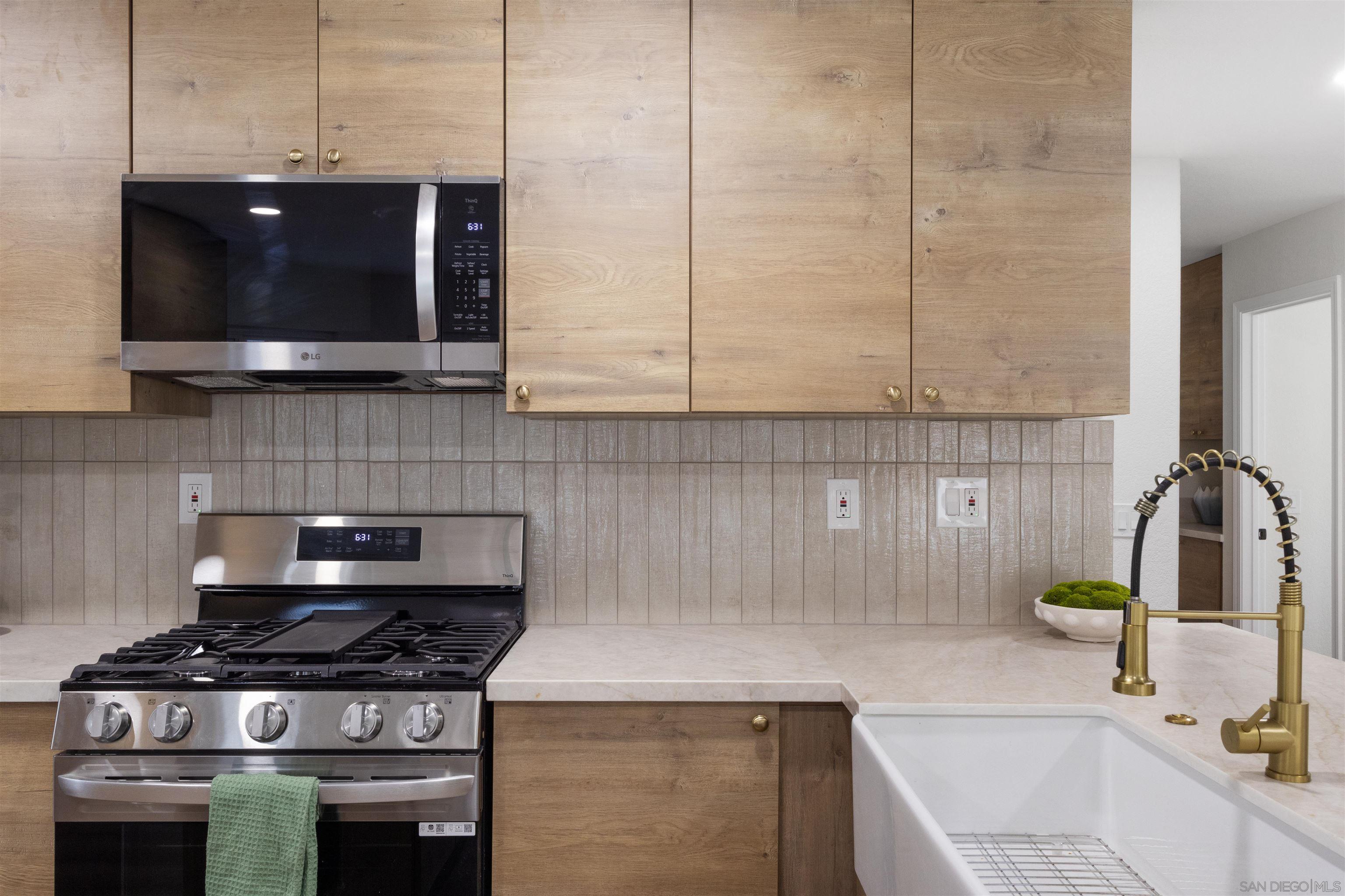 Detail Gallery Image 5 of 33 For 4350  Point Reyes Court, Carlsbad,  CA 92010 - 4 Beds | 2/1 Baths