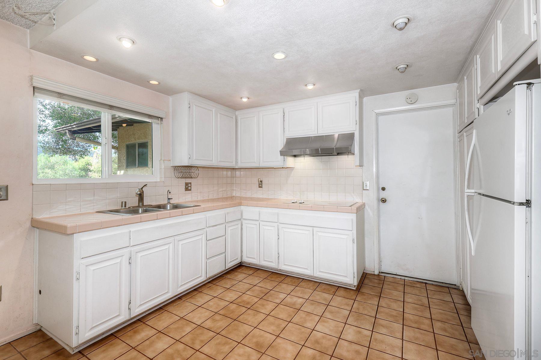 Detail Gallery Image 5 of 56 For 3910  Prairie Dr, Jamul,  CA 91935 - 3 Beds | 2/1 Baths