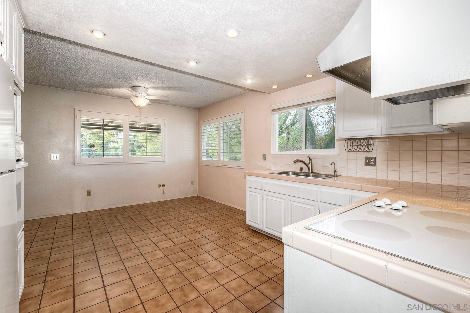 Detail Gallery Image 10 of 56 For 3910  Prairie Dr, Jamul,  CA 91935 - 3 Beds | 2/1 Baths