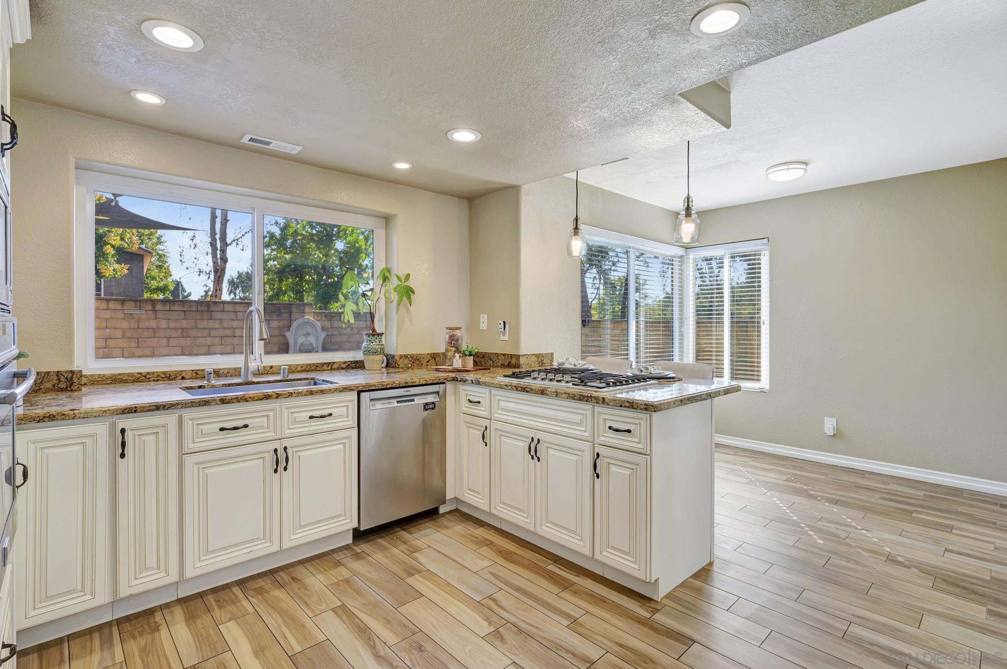 Detail Gallery Image 11 of 33 For 13403  Little Dawn Ln, Poway,  CA 92064 - 4 Beds | 2/1 Baths