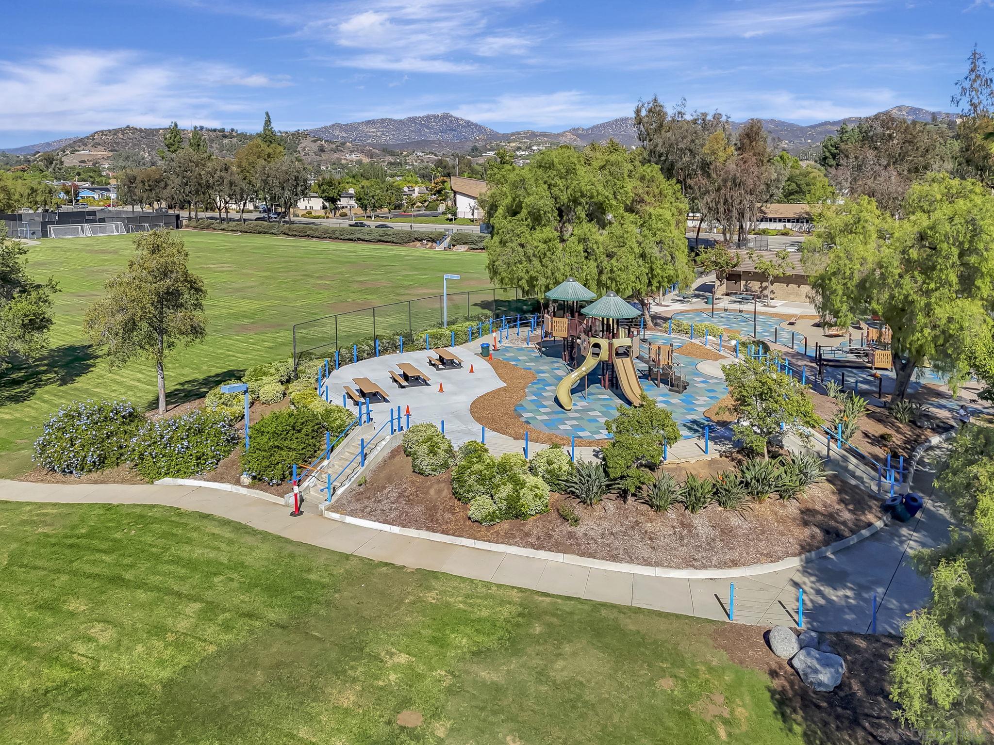 Detail Gallery Image 31 of 33 For 13403  Little Dawn Ln, Poway,  CA 92064 - 4 Beds | 2/1 Baths