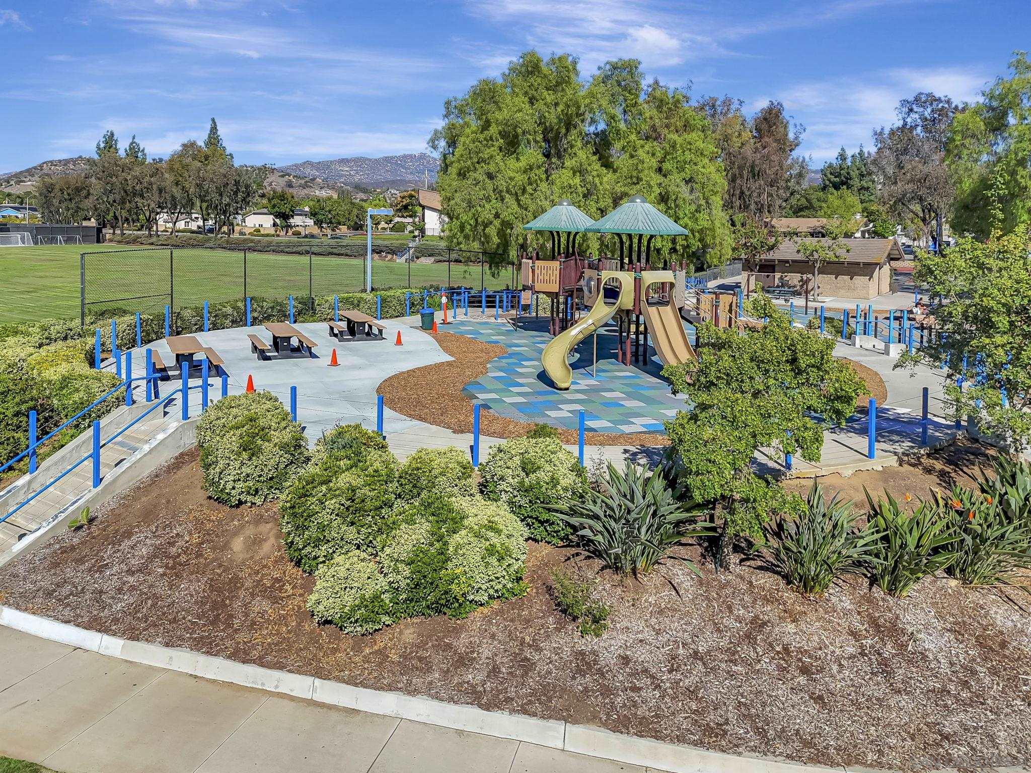 Detail Gallery Image 32 of 33 For 13403  Little Dawn Ln, Poway,  CA 92064 - 4 Beds | 2/1 Baths