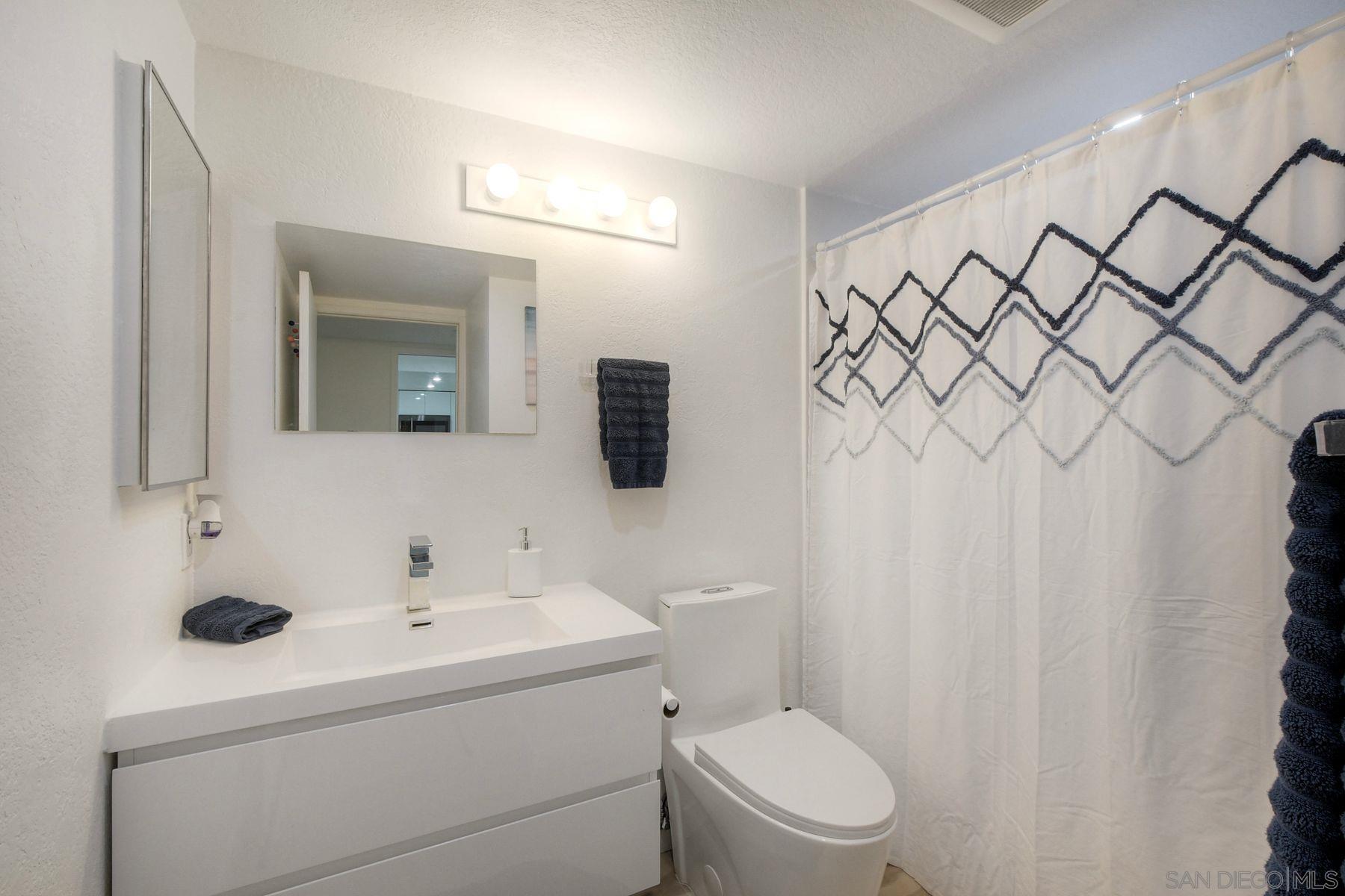 Detail Gallery Image 12 of 37 For 12250  Corte Sabio  2304, San Diego,  CA 92128 - 2 Beds | 2 Baths