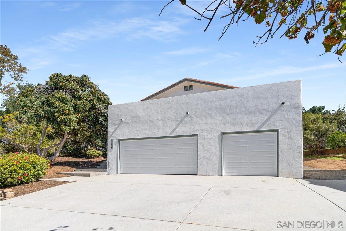 Detail Gallery Image 4 of 61 For 1756  Alhudson Dr, Escondido,  CA 92029 - 5 Beds | 3 Baths