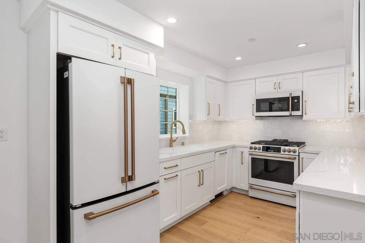 Front Image Thumbnail for SD250040694