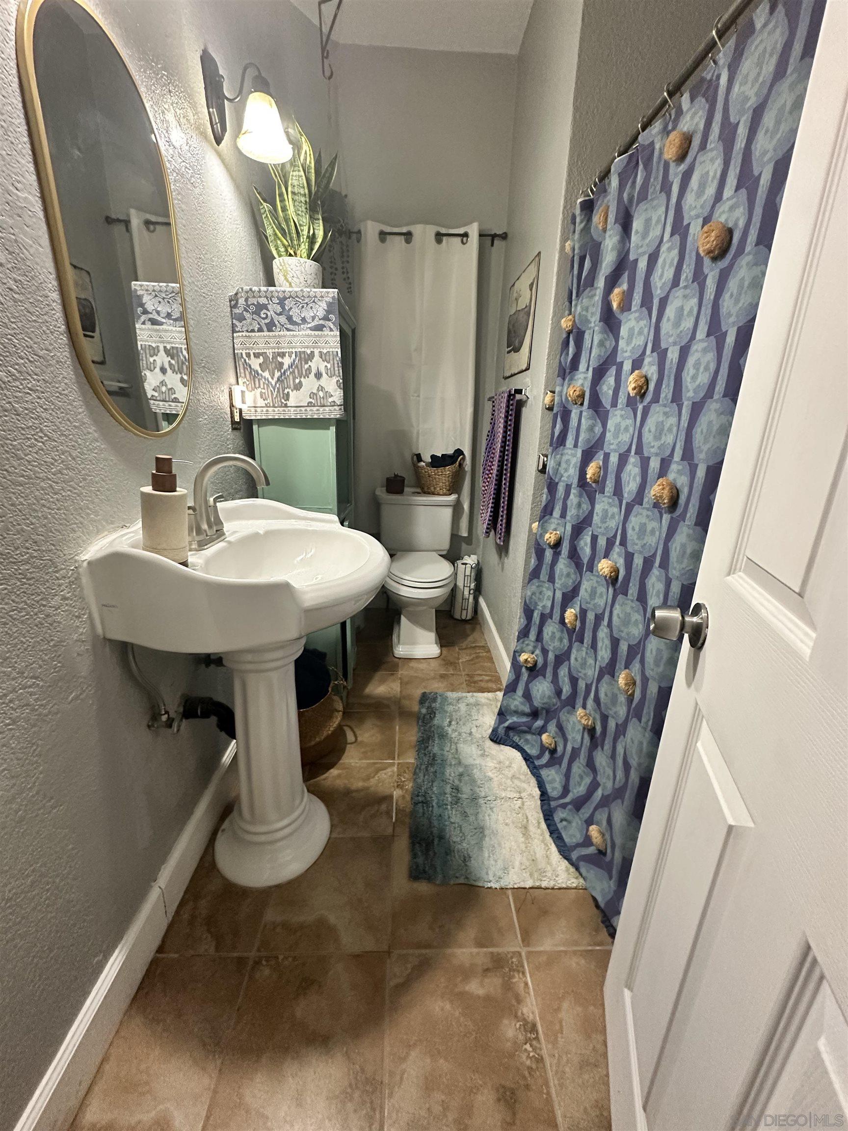 Detail Gallery Image 25 of 64 For 2607  Darwin Ave, Los Angeles,  CA 90031 - 7 Beds | 3 Baths