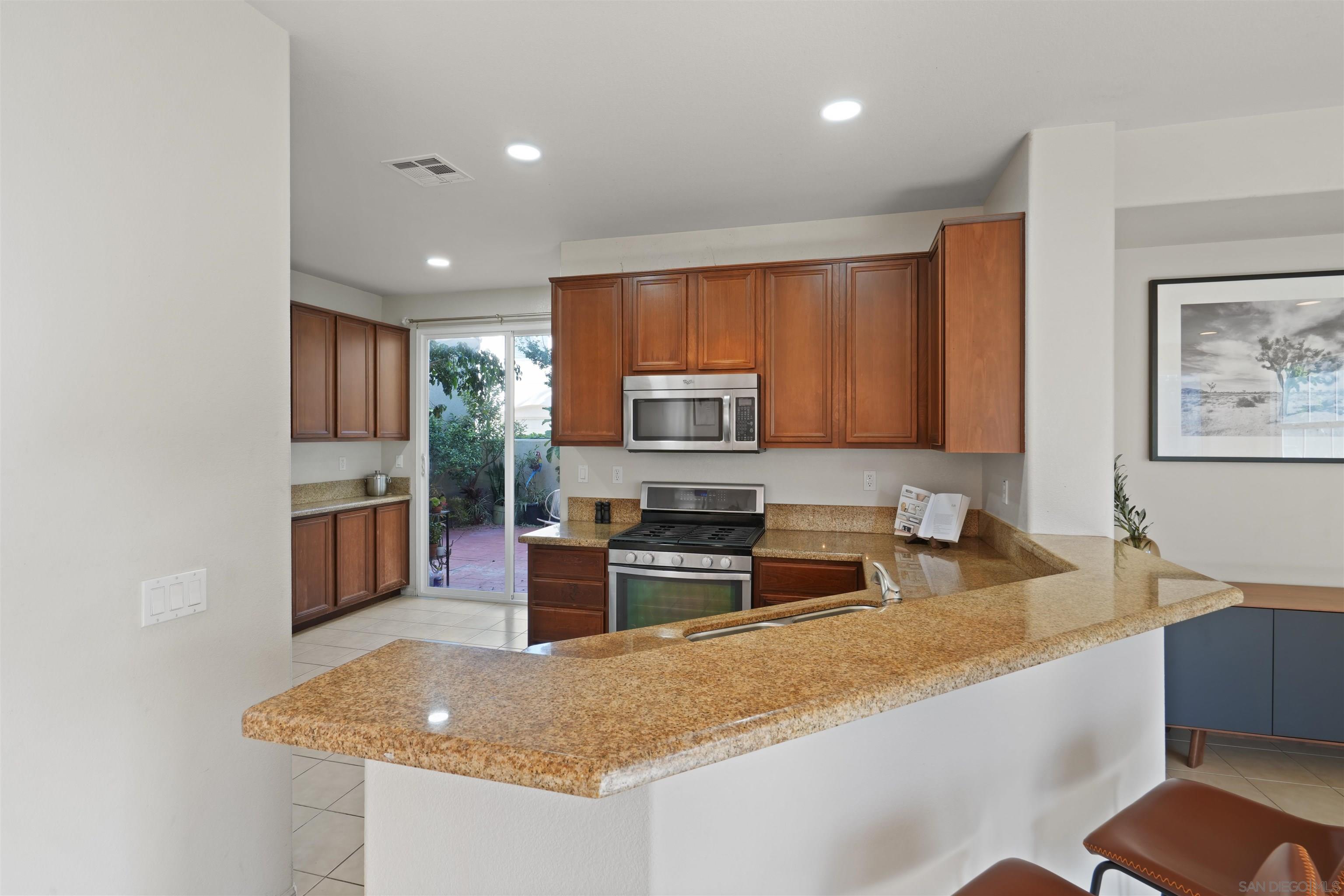 Detail Gallery Image 13 of 34 For 1445  Caminito Sicilia, Chula Vista,  CA 91915 - 4 Beds | 2/1 Baths
