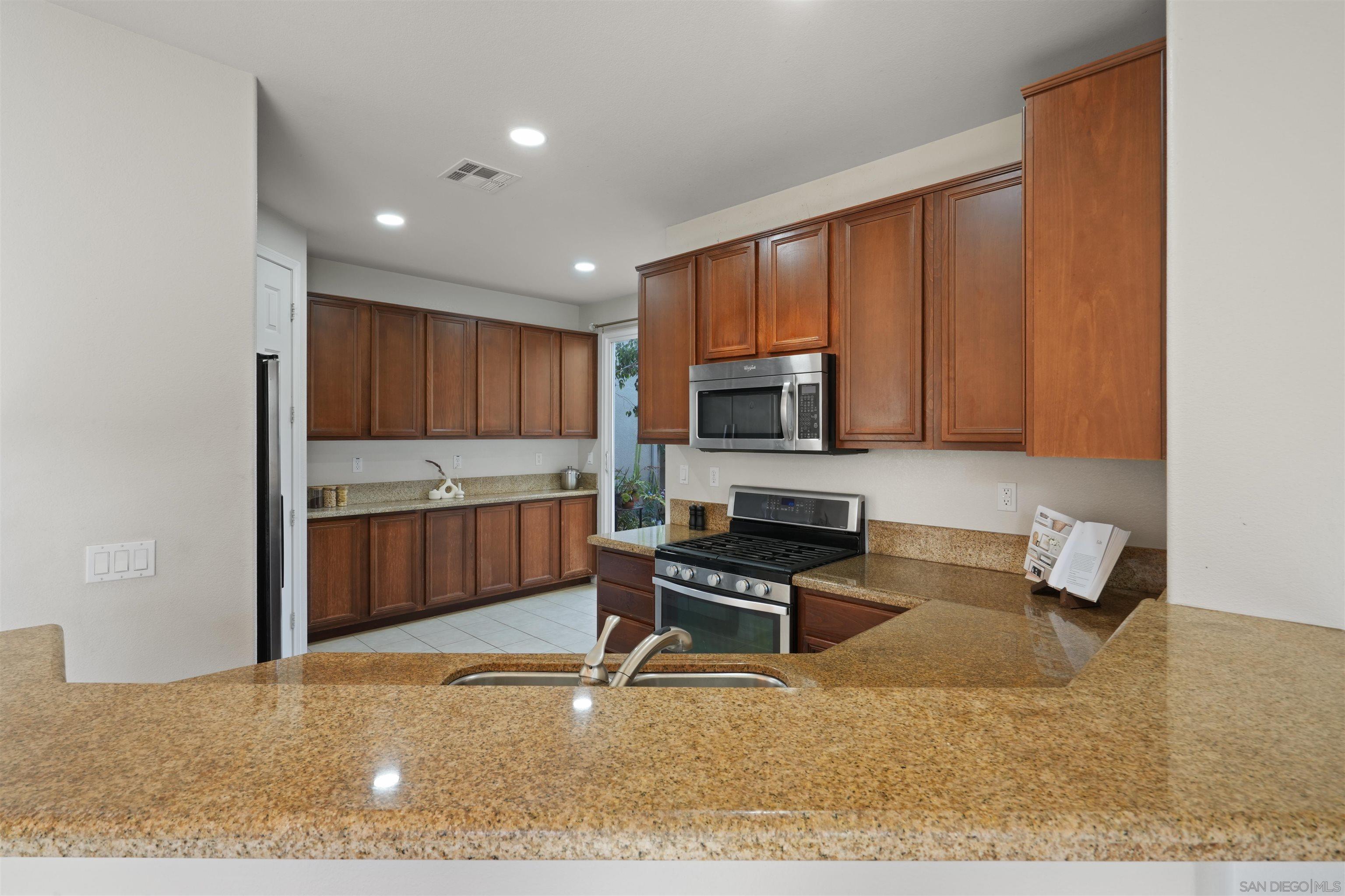 Detail Gallery Image 16 of 34 For 1445  Caminito Sicilia, Chula Vista,  CA 91915 - 4 Beds | 2/1 Baths